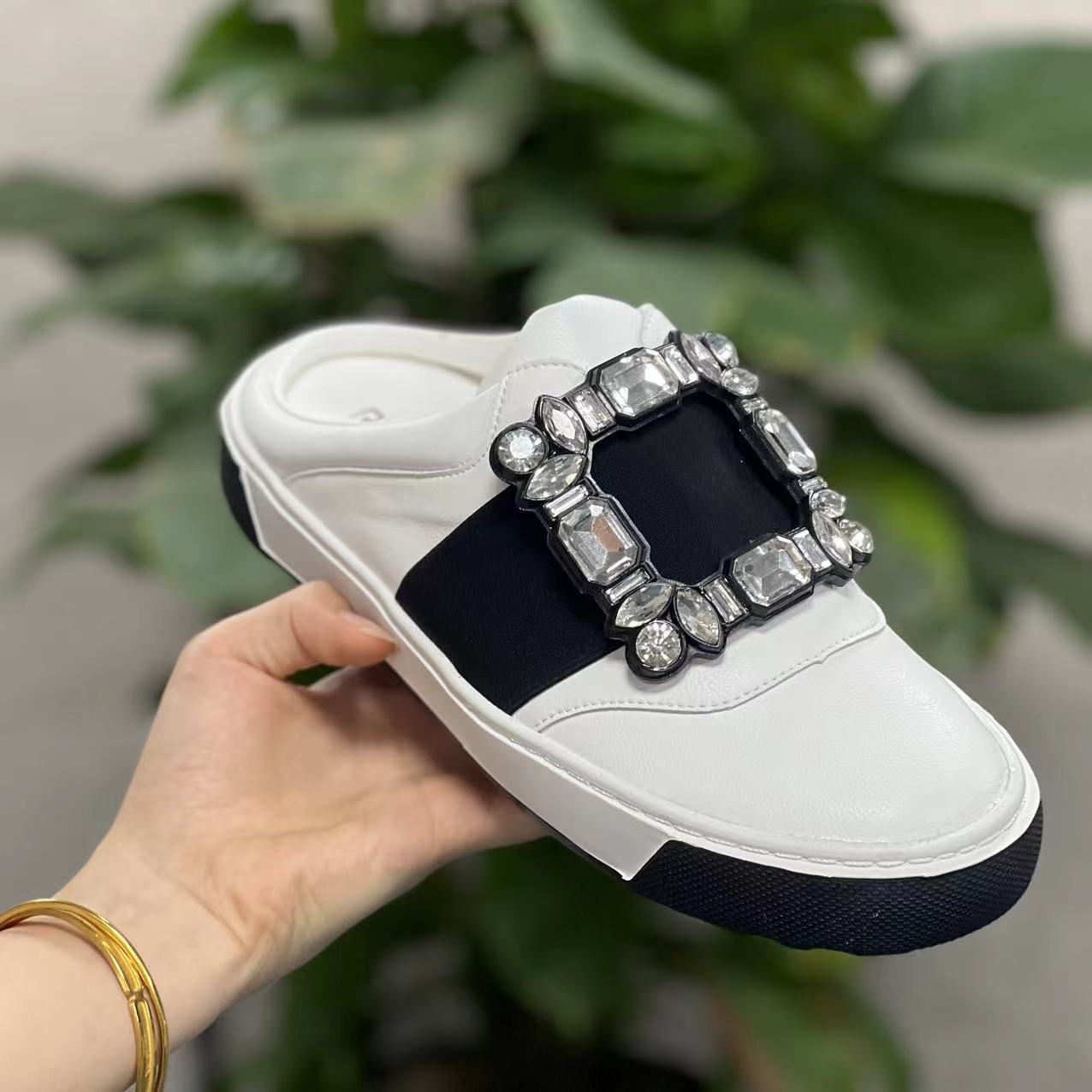 블랙 버클 스트랩