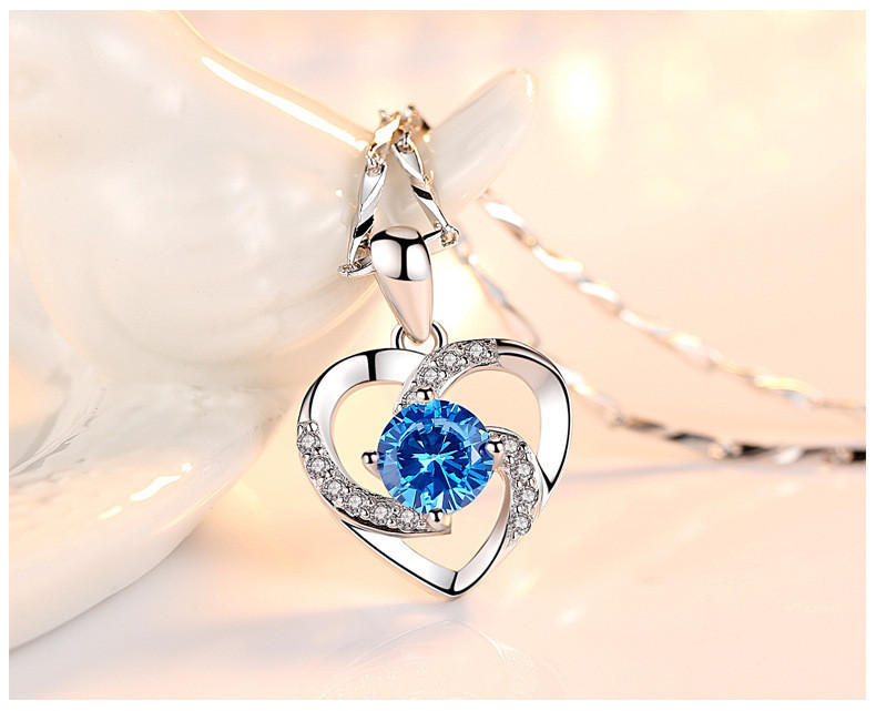 Fashion Heart Shape Copper Rhinestones Pendant Necklace In Bulk display picture 3