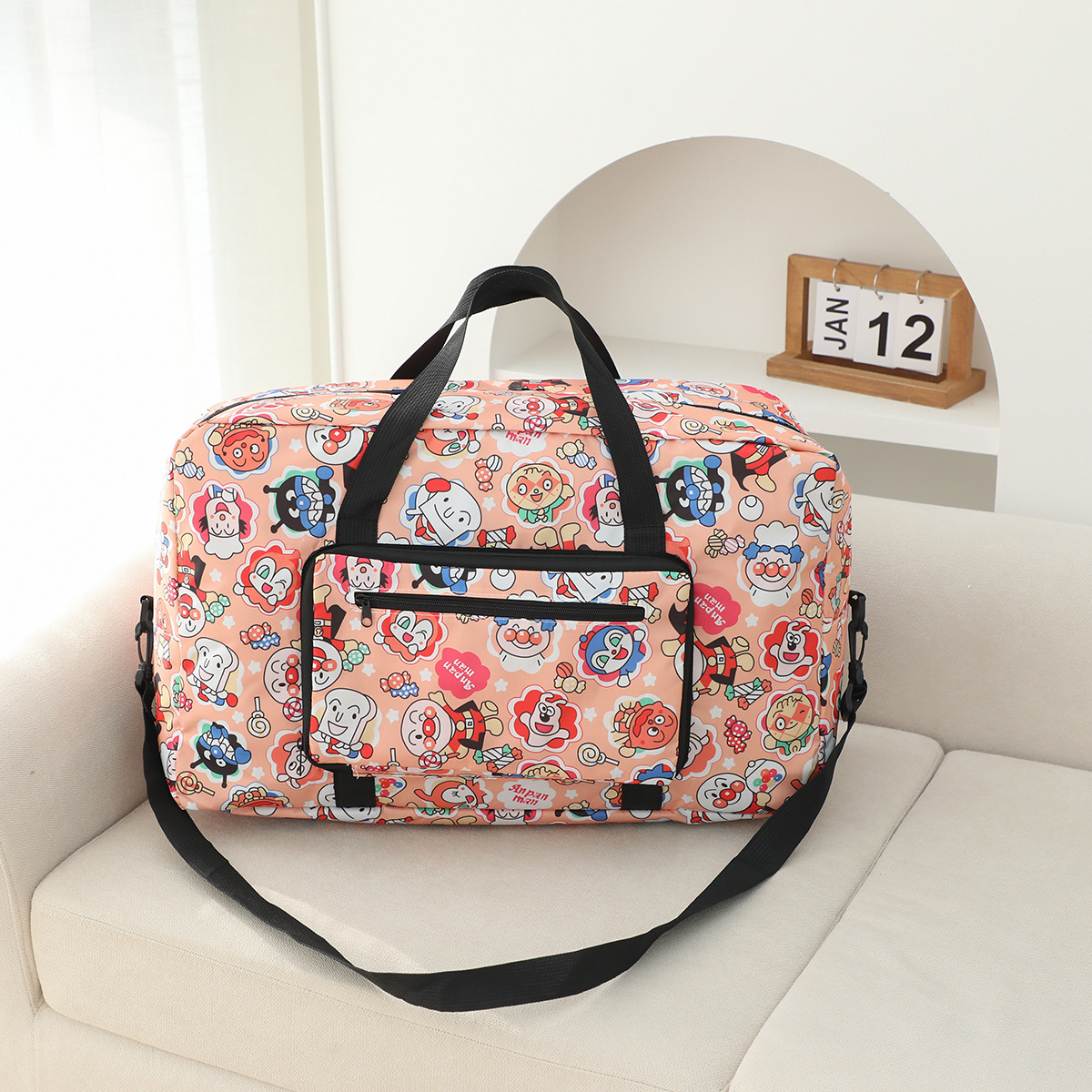 虹熊クロミ大容量手提げ旅行袋は旅行箱のポールに挿してもいいです。