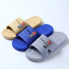 A wholesale factory dropshipping manufacturer of new summer men's slippers with thick soles, suitable for home, indoor and outdoor, and bathroom use.