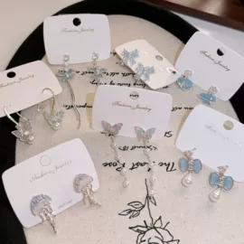 项链;耳钉;手链