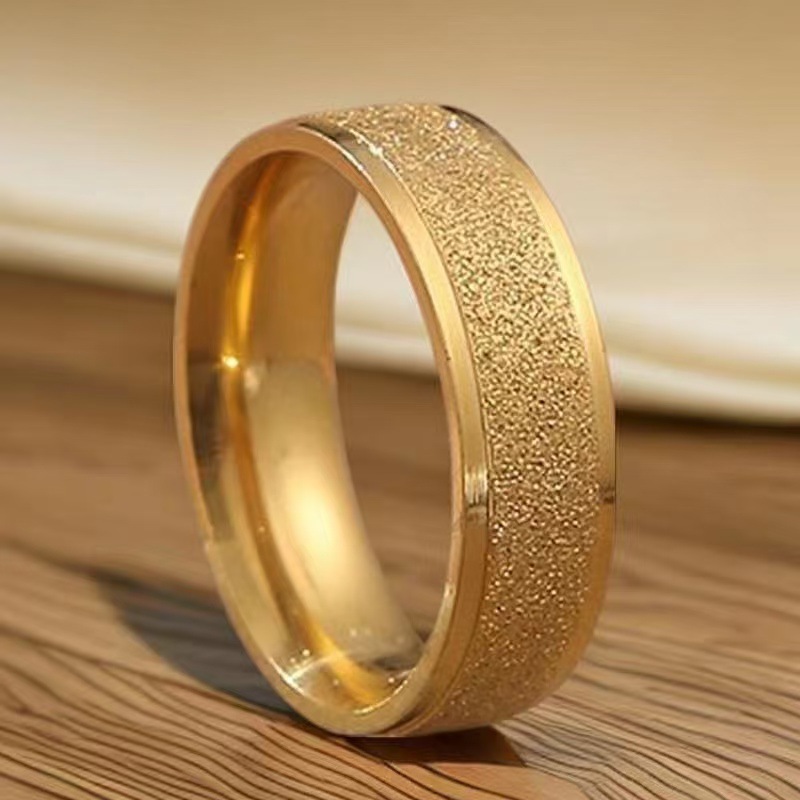 Anillo de acero de titanio de acero inoxidable nicho al por mayor femenino de alto grado de lujo ligero todo-Match Girl anillo femenino ins estilo anillo liso