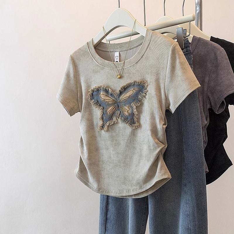 夏の女性用半袖Tシャツ、新しい大きいサイズ、少し太った女の子、スリムでユニーク、シックで多用途な蝶のトップス|undefined