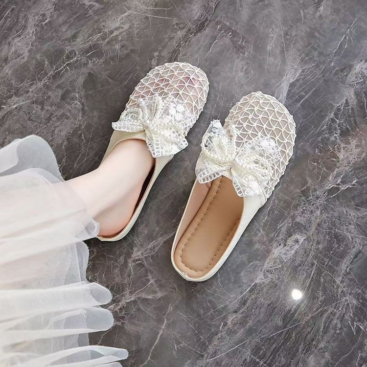Arco de perlas de malla de cabeza media zapatillas para mujeres de verano 2026 nuevo estilo casual con zapatillas frías falda