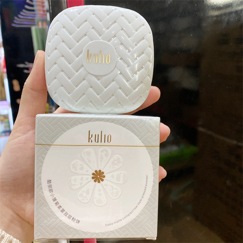 Daisy soft mist double-layer powder cake with oil control and makeup…