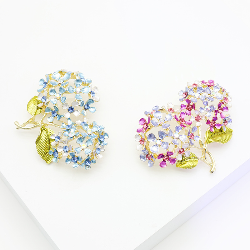 New fresh alloy enamel double-headed hydrangea brooch, versatile and elegant accessory for women's clothing