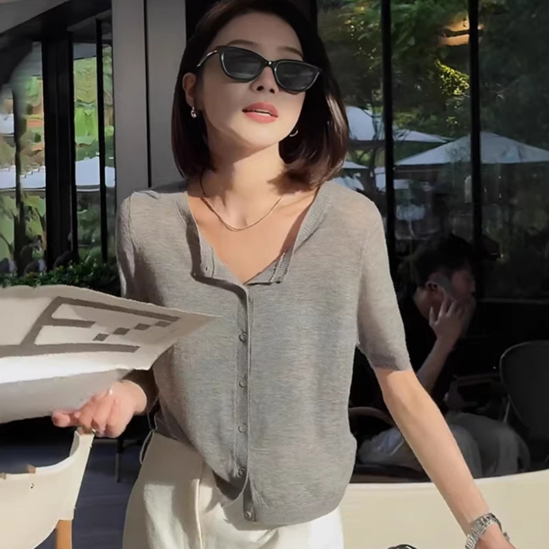 Slightly Sheer, Lazy and Relaxed Feel, 100% Tencel Gray Short-Sleeve Knit Cardigan with a Slimming Design, Thin Top for Women