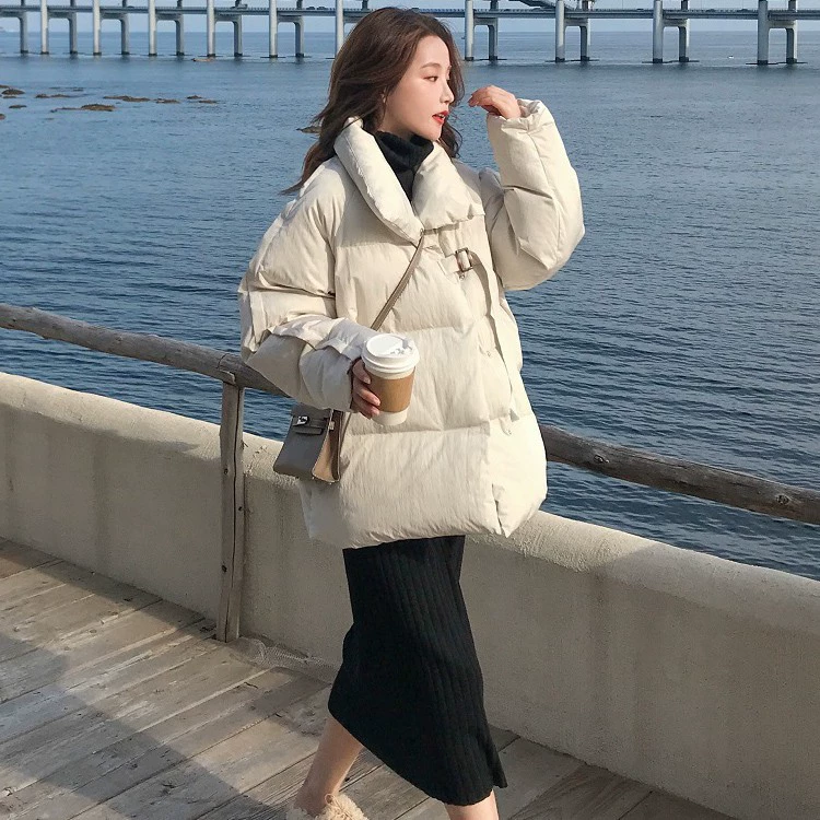 Короткая зимняя куртка-пуховик, oversize корейский стиль, женская, светлый оттенокOff-white, легкая 1 кг