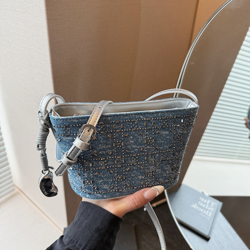 Bolsos pequeños de mezclilla populares de verano para mujer 2025 nuevo estilo estilo occidental todo fósforo moda pequeña bolsa cuadrada textura de moda bolsa de cubo