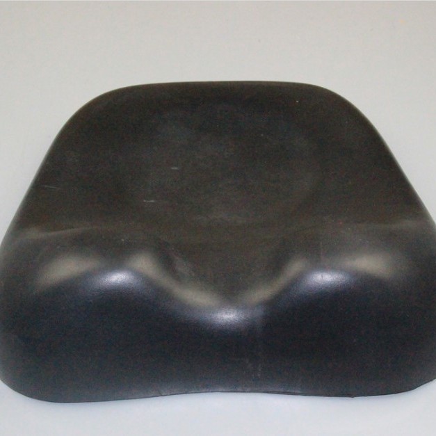 供应PU发泡自结皮圆形坐垫聚氨酯PU自结皮发泡制品内埋铁件PU配件