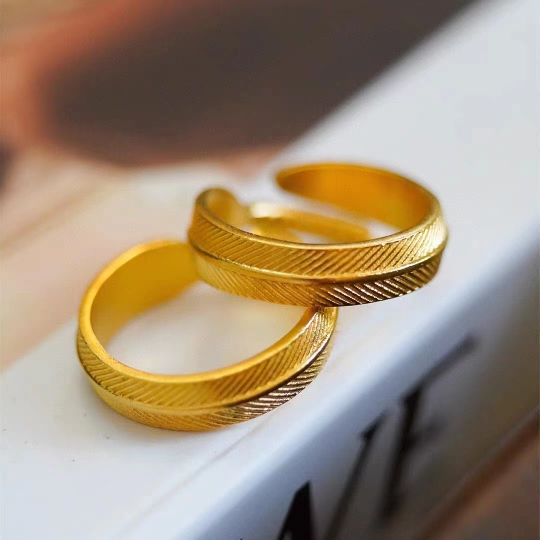 Anello a piuma dorato aperto da donna gioiello alla moda_voghion.com