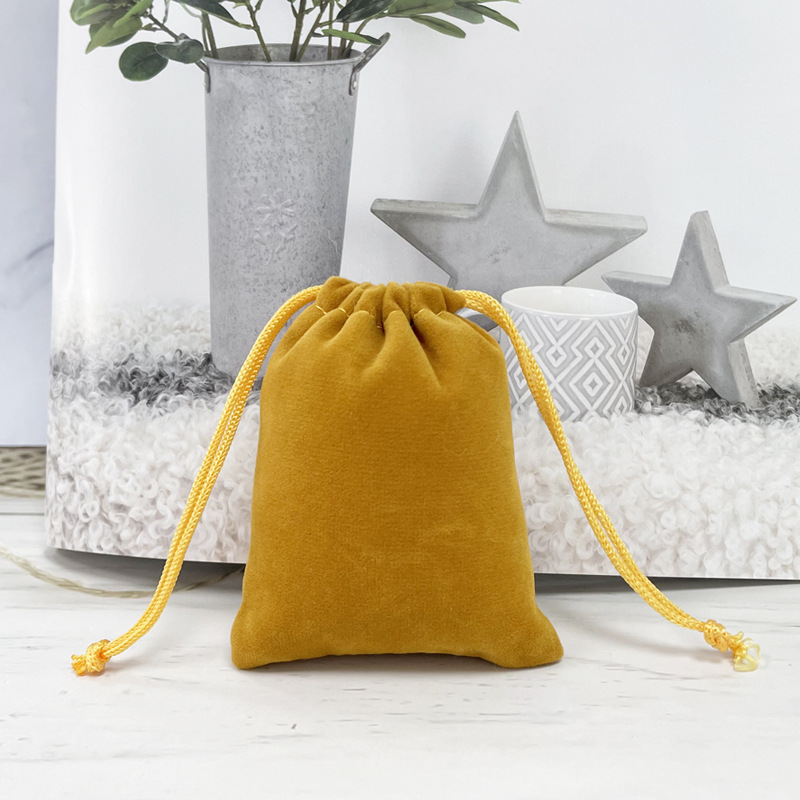 Bolsa de franela de joyería al por mayor venta directa de fábrica de cosméticos auriculares banco de energía a prueba de polvo almacenamiento bolsillo de cordón de joyería