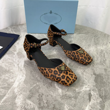 2024P家新款中空凉鞋高端真皮淑女凉鞋中跟包头凉鞋中空单鞋女鞋