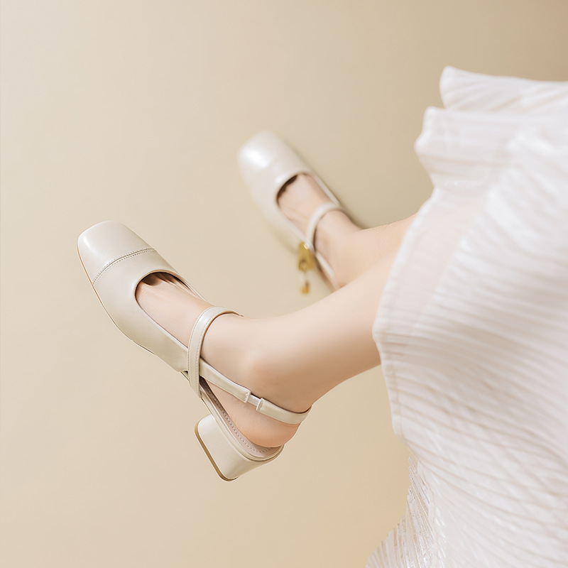 Augu Shi Deng Marizhen Baotou sandalias para mujeres 2026 nueva primavera con cabeza cuadrada con zapatos de cuero franceses con aire trasero