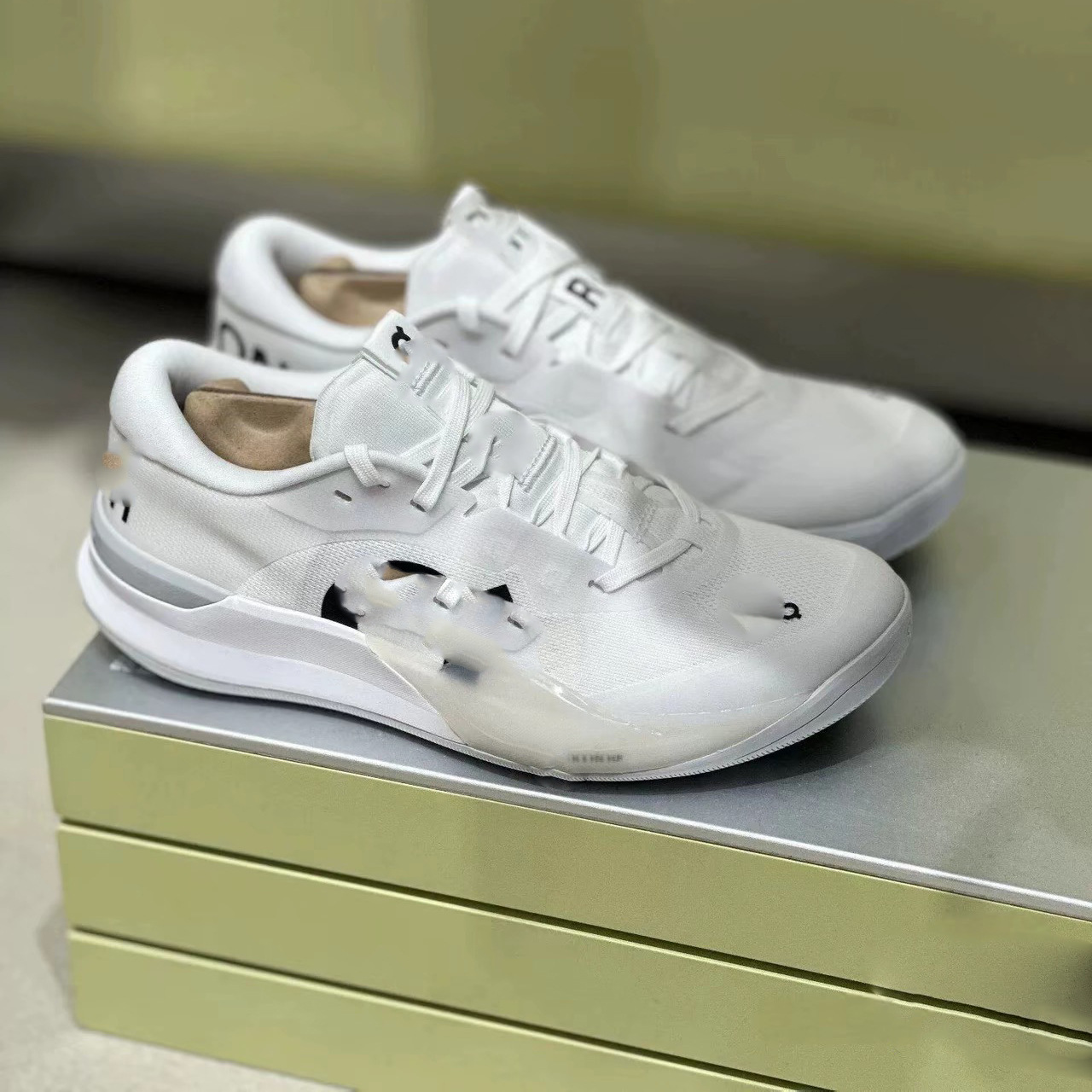 Roger Pro 3 tennis shoes are comfortable, durable, and anti-torsion, suitable for indoor training, women's simple casual shoes for commuting