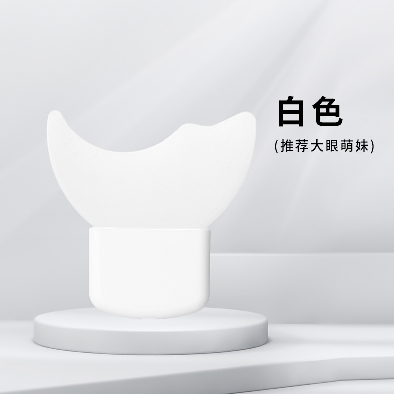 アイラインを描くまつげ補助器の下で三日月のバッフルの多機能の初心者化のアイメイク|undefined