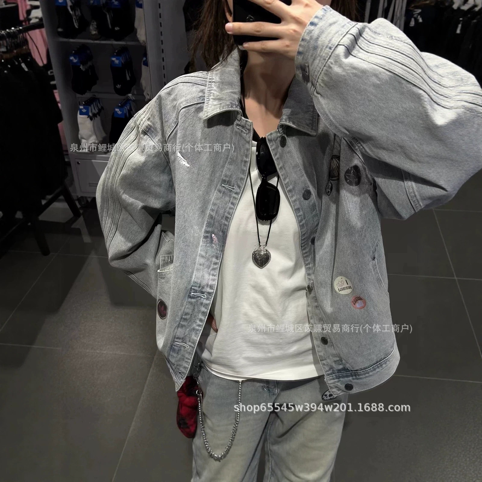 Wang Hedi's retro casual washed distressed badge patch embroidered striped couple's sports denim jacket