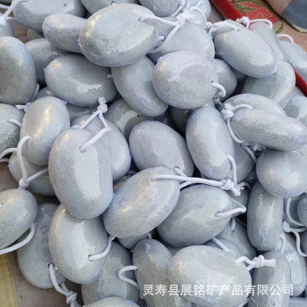 Foot Grinding Stone for Removing Dead Skin and Calluses, Foot Grinder, Heel File, Pumice Stone, Foot Scrubbing Stone, Massage Pedicure Tool, Exfoliating