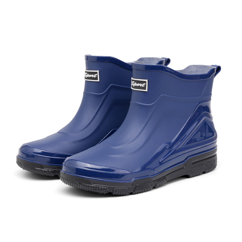 Botas de lluvia de media pantorrilla para hombres zapatos de agua de baja pantorrilla de moda antideslizante impermeable corto de suela gruesa PVC resistente al desgaste en stock al por mayor