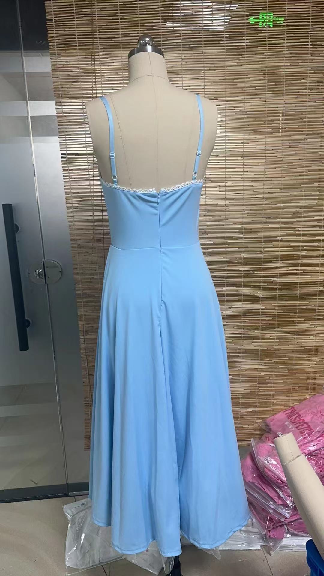 Robe camisole sexy à bordure en dentelle et ourlet double épaisseur – Robe d'été élégante et féminine pour femme (S-XL)_voghion.com