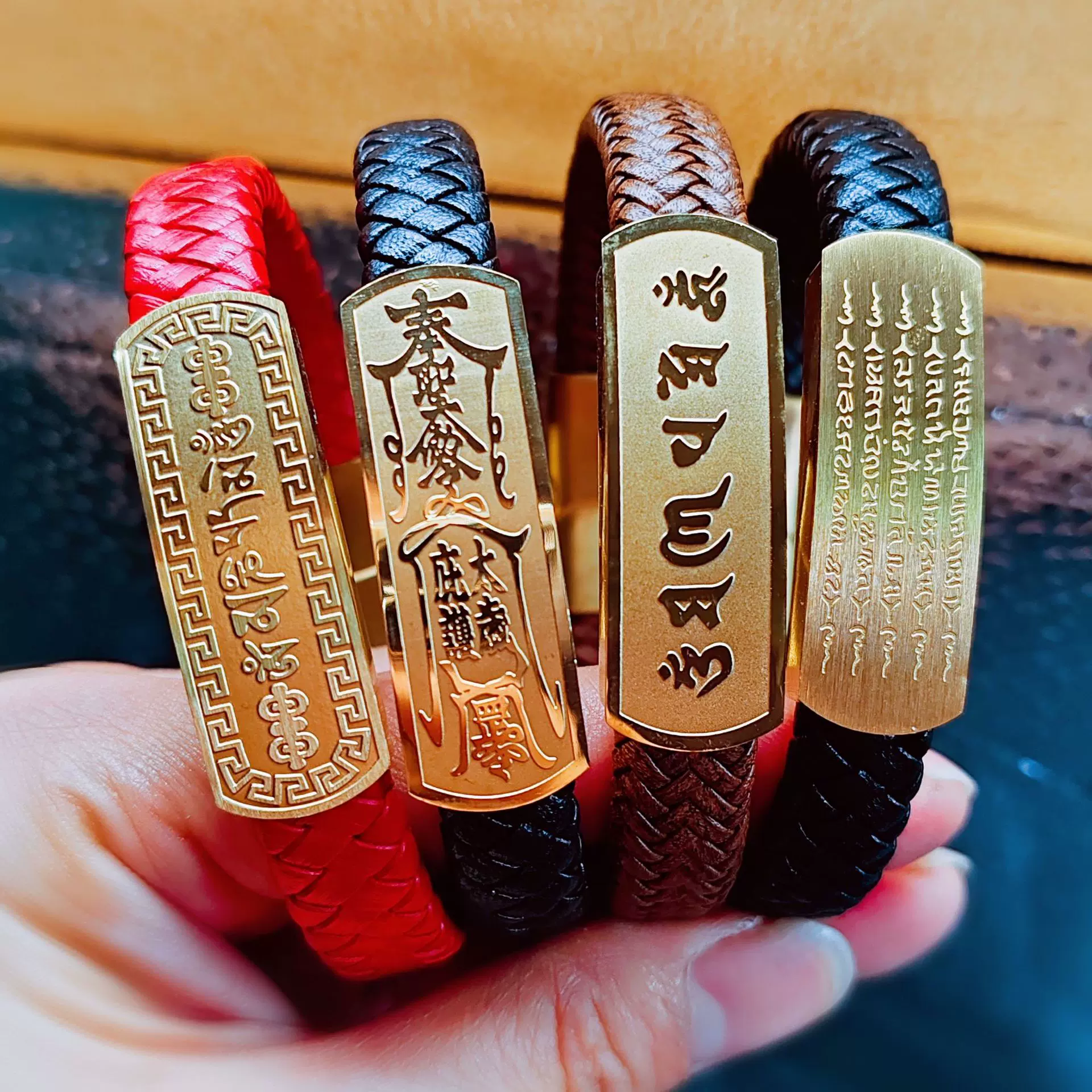 工厂直供黄财神五条经文皮手环六字真言手镯西藏梵文扎基拉姆心经