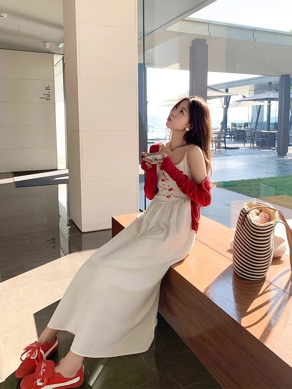 3027 #   Zeng Xiaoxian 優しいフレンチホワイトサスペンダードレス夏の海辺の休暇スカートシフォンサスペンダースカート|undefined