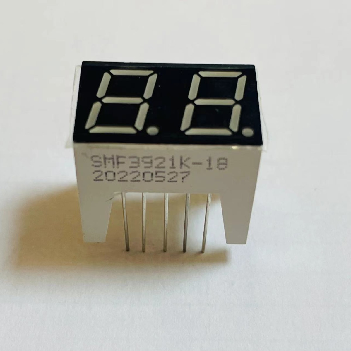 LED数码管      0.39寸2位18MM壳下单排红光数码管