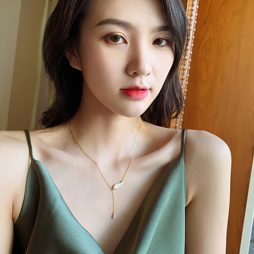Necklace white shell wings new women's light luxury niche titanium steel clavicle chain ins style simple internet celebrity exquisite accessories