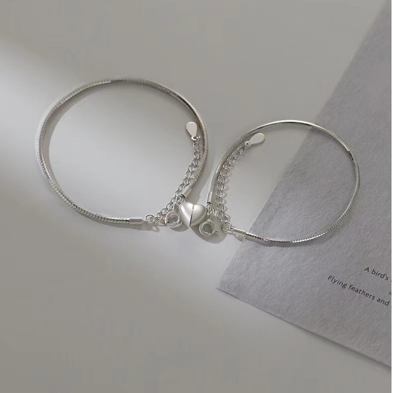Love magnetic couple bracelet for men and women a pair of simple niche snake bone chain bracelet to commemorate birthday gift Love magnetic couple bracelet for men and women a pair of simple niche snake bone chain bracelet to commemorate birthday gift