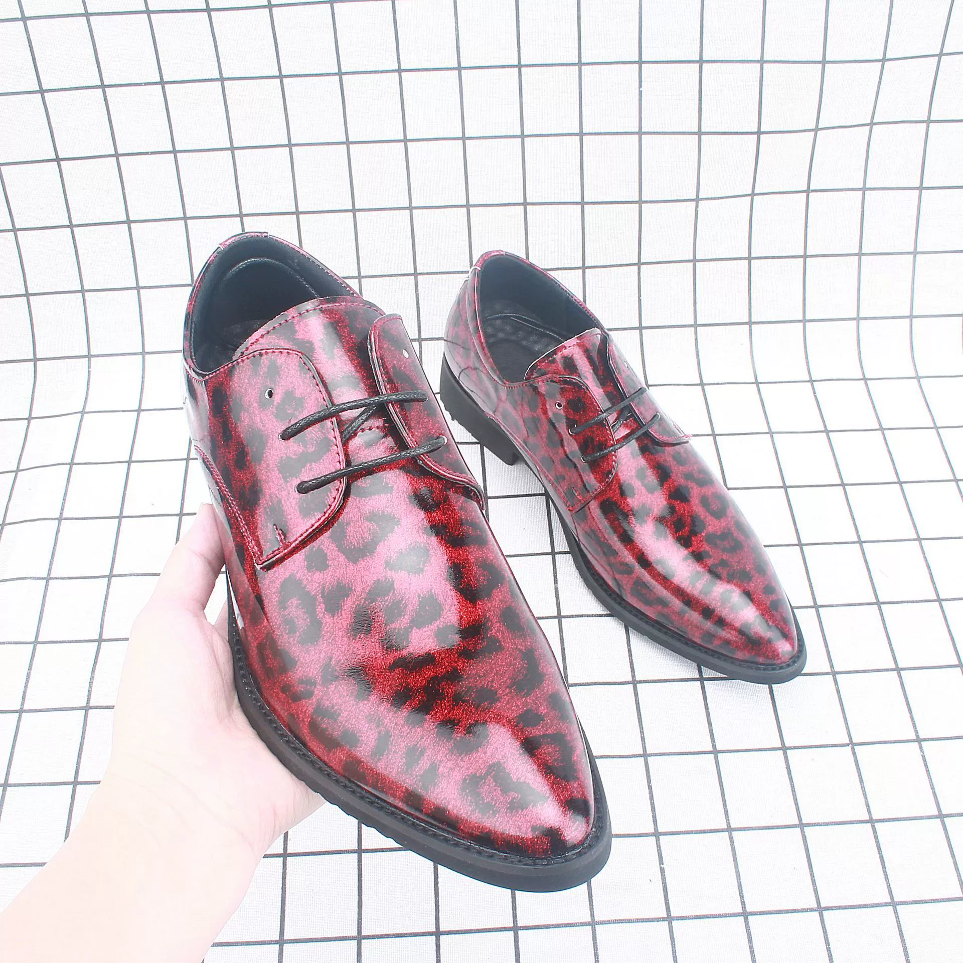 Мужская кожаная обувь в британском стиле, модные туфли с острым носком в корейском стиле, маленькие кожаные туфли с острым носком для парикмахеров, модная мужская обувь, лакированная кожа 288