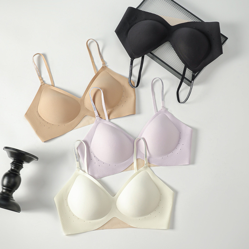 Seamless underwear for women with small busts, featuring a push-up design, invisible foundation-like finish, no underwire, and fixed cups. High-quality bra, direct from the factory Seamless underwear for women with small busts, featuring a push-up design, invisible foundation-like finish, no underwire, and fixed cups. High-quality bra, direct from the factory