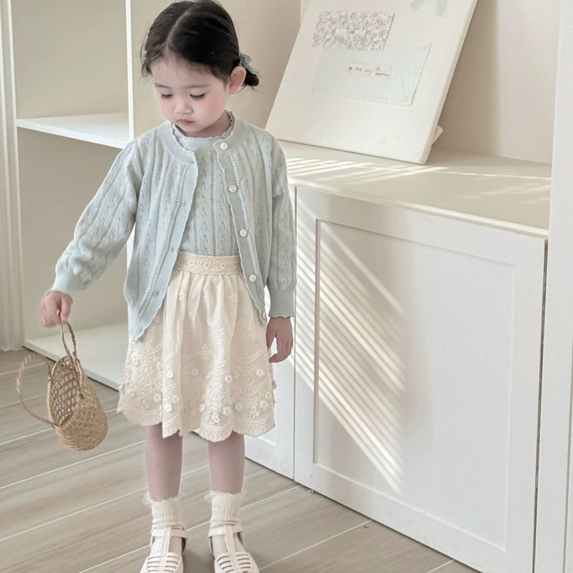 Новинка 2026: Весенне-летний комплект для девочек в корейском стиле – ажурный вязаный кардиган с жилеткой.