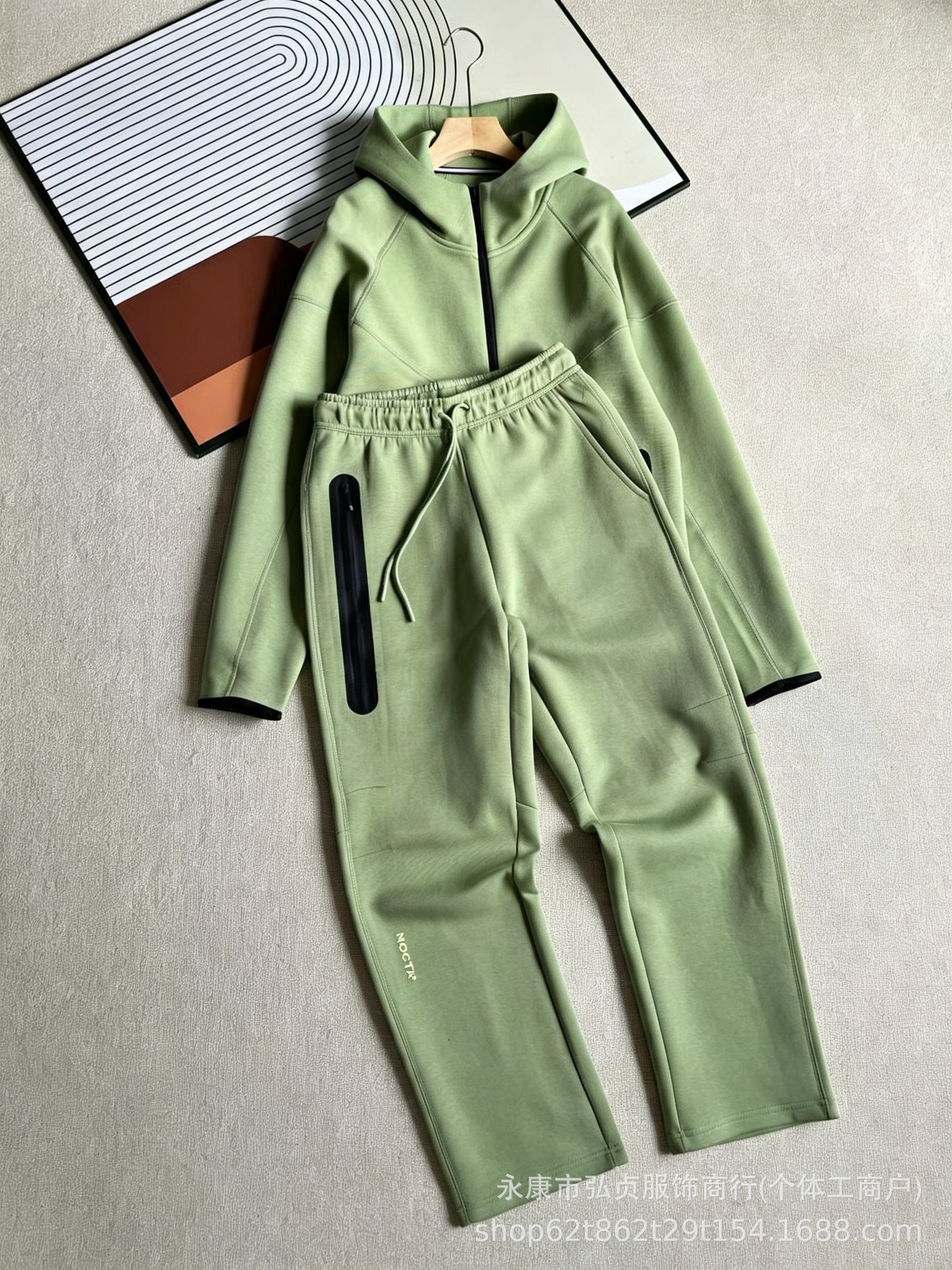Set. bright green / M