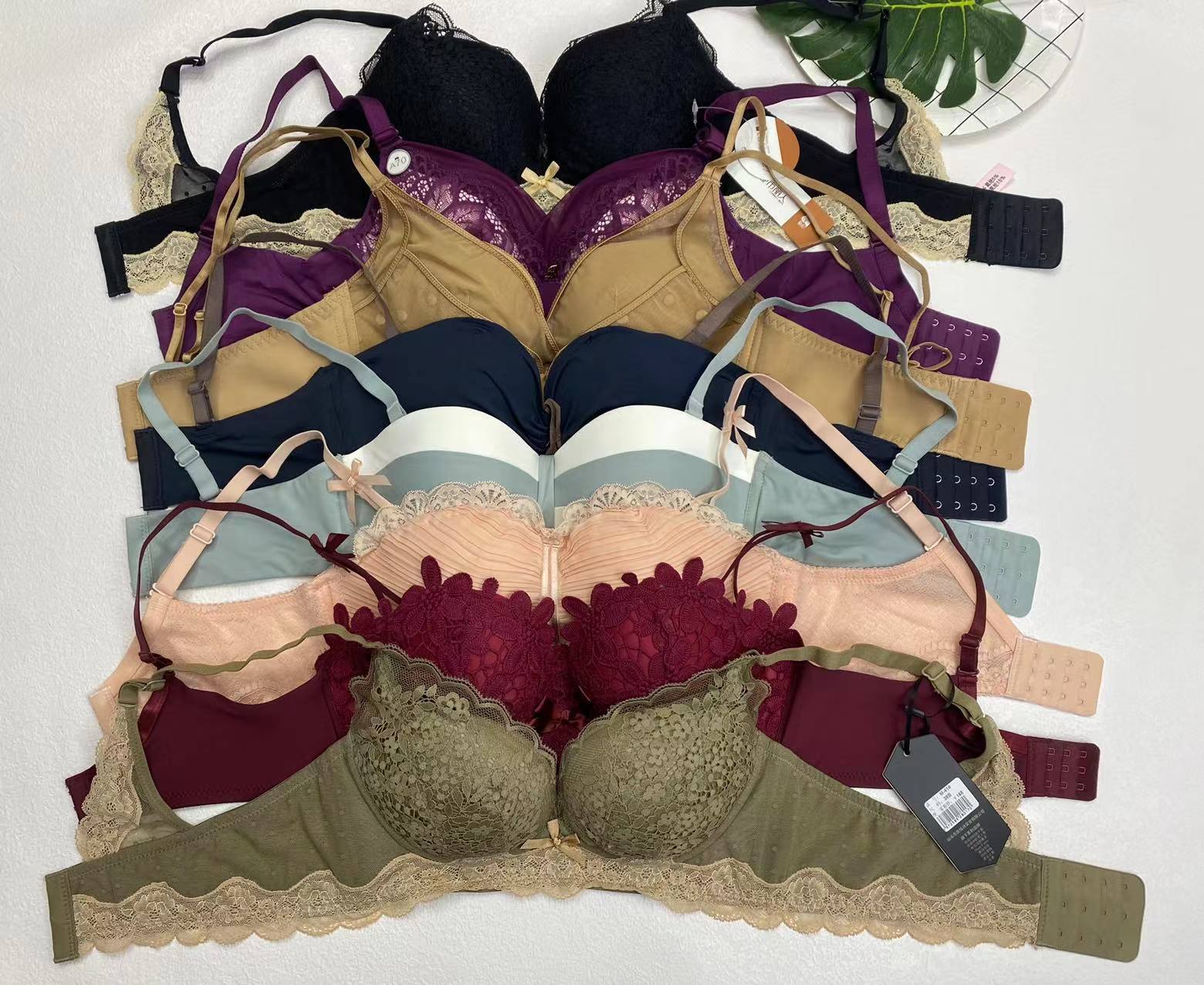 Liquidación de inventario a bajo precio, modelos diversos de alta calidad, nuevos estilos explosivos, sujetadores de mujer populares en línea, ropa interior, mujeres