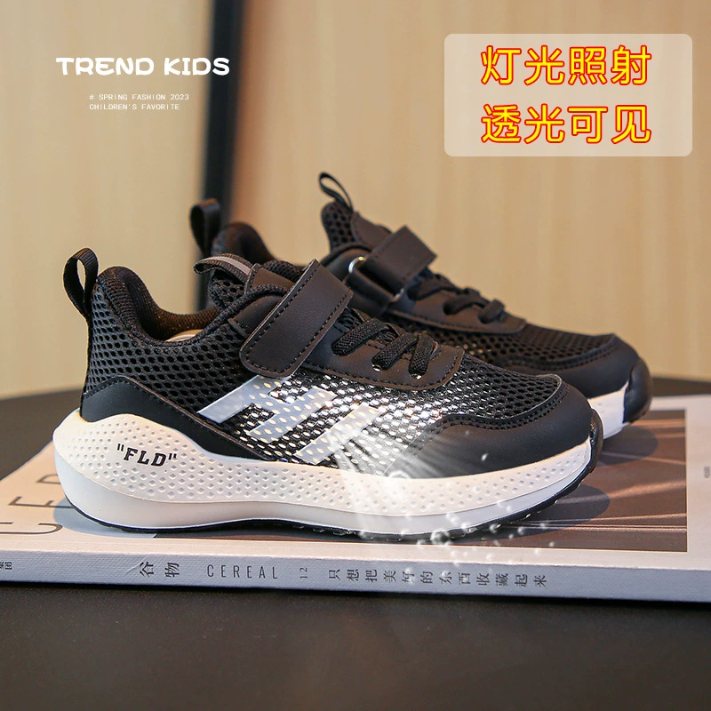 Одиночная сетчатая полая обувь для мальчиков 2024 новая летняя дышащая обувь для бега на мягком подошве для девочек