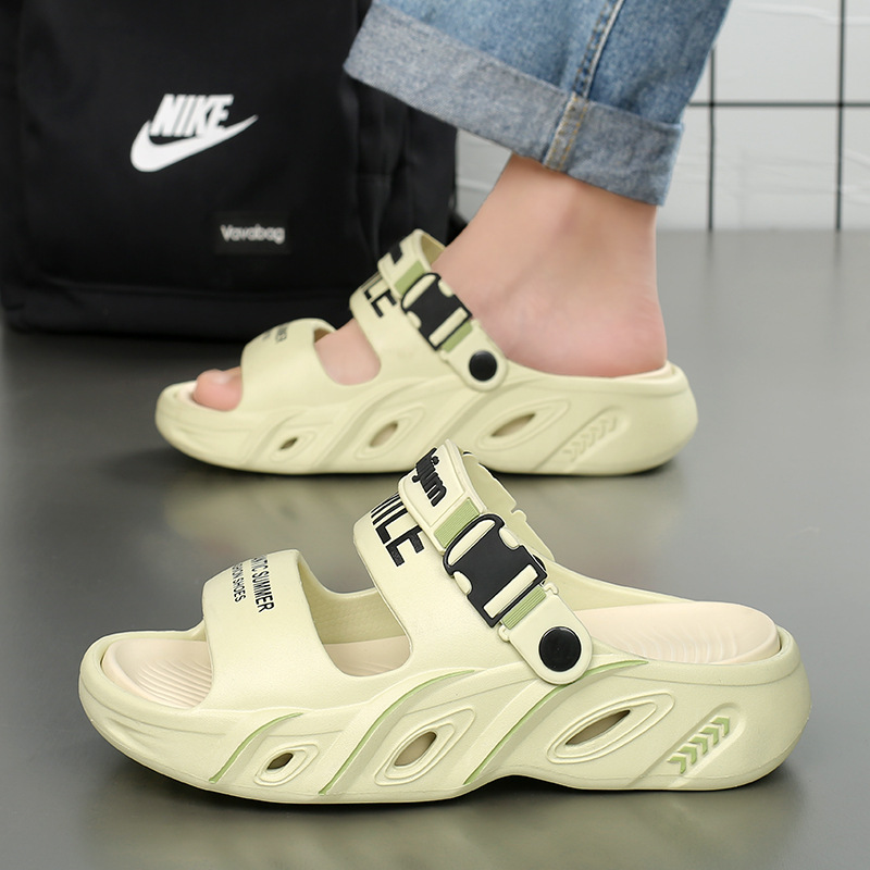 Zapatillas verano nuevo estilo casual para hombres sandalias de conducción de uso exterior de gran tamaño ligero pisando mierda pareja chanclas de playa
