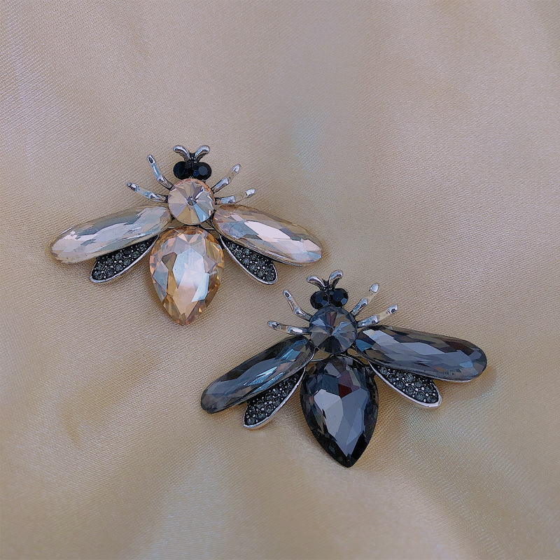 Nuevo vidrio abeja broche moda insecto rhinestone ramillete de las mujeres traje accesorios pin al por mayor