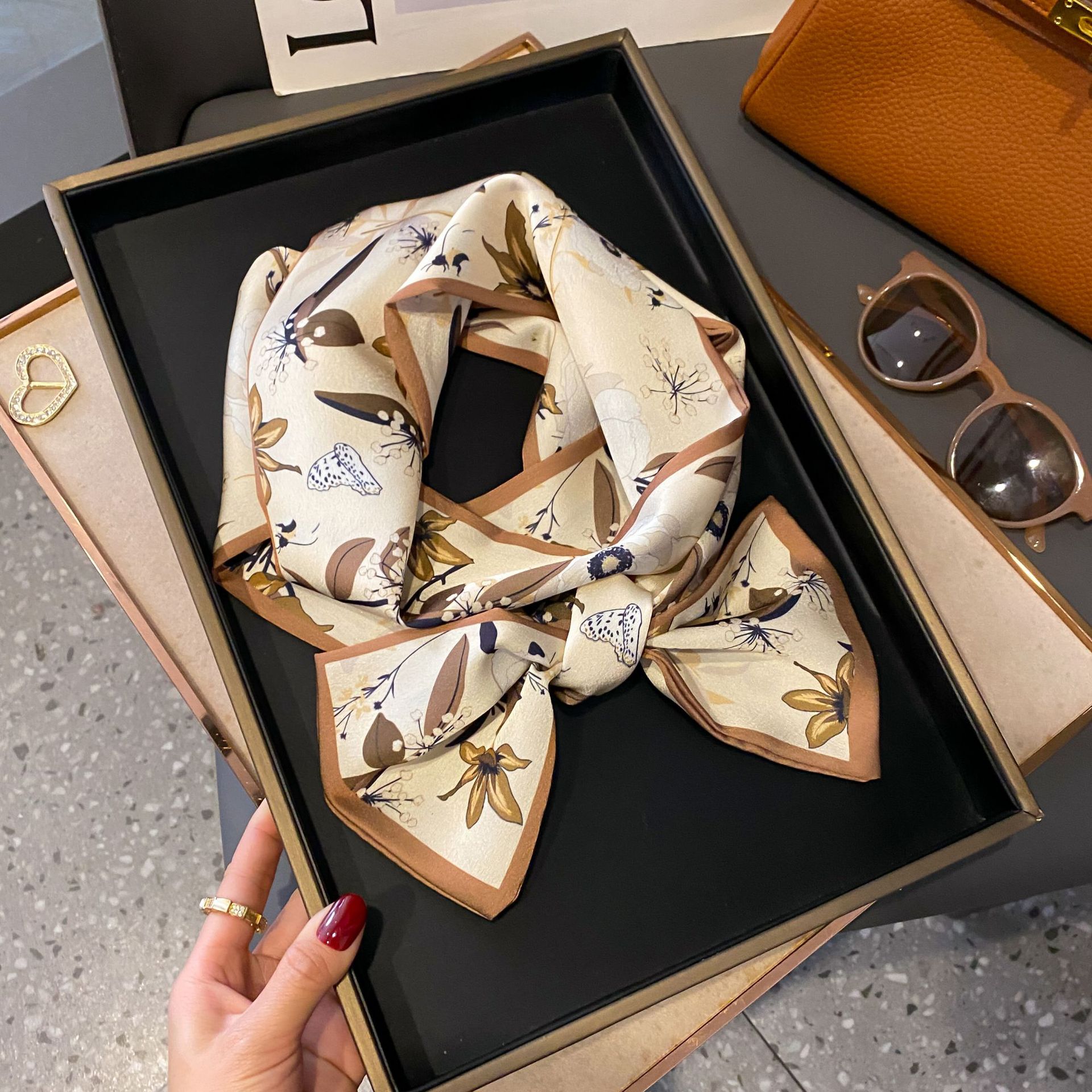 Nuevo bufandas de seda de impresión delgada y larga para mujeres nuevas bandas de moda de decoración profesional bufandas