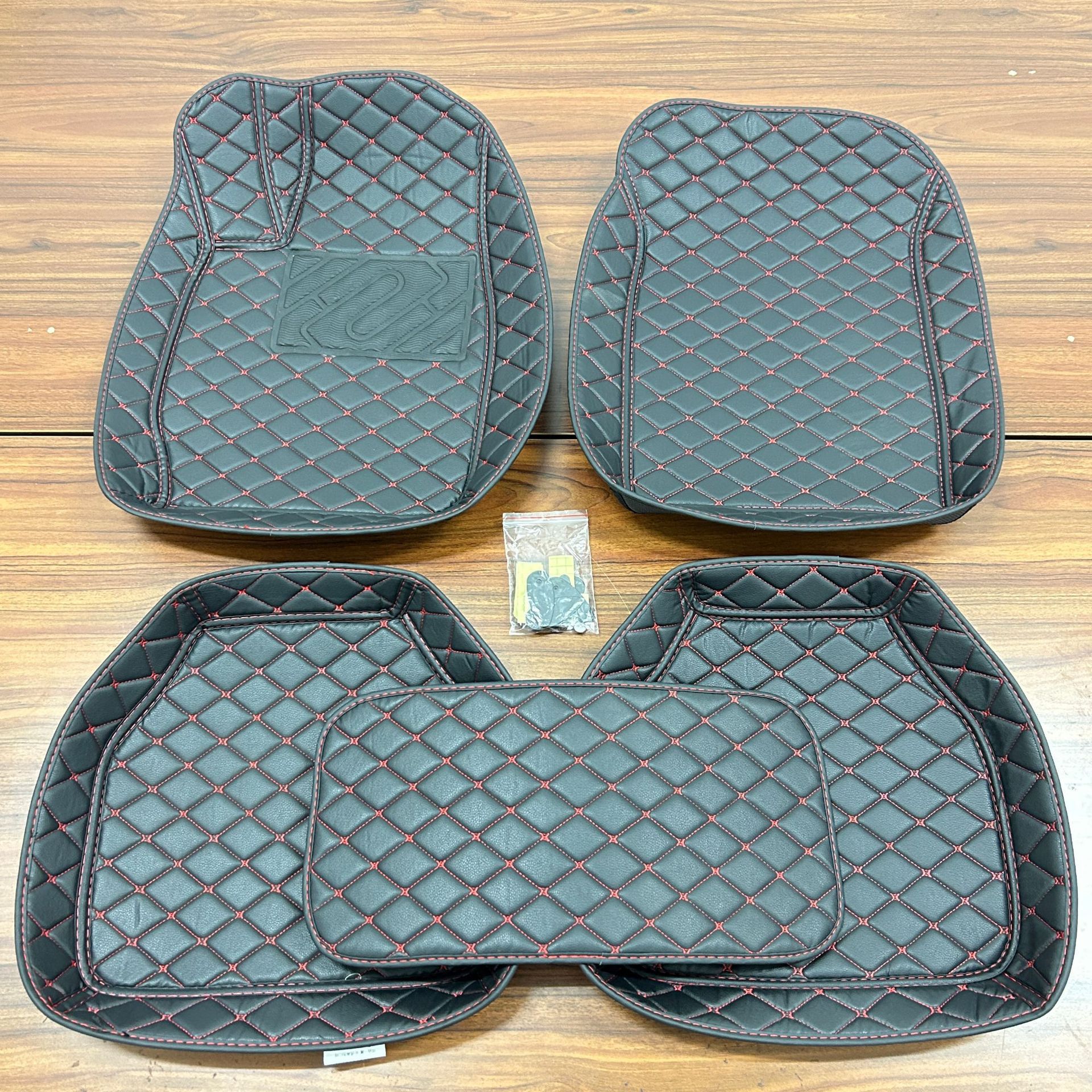 Universal car floor mats, Amazon leather carpets, wear-resistant and scratch-resistant, right-hand drive car models, hot-selling floor mats, cross-border floor mats