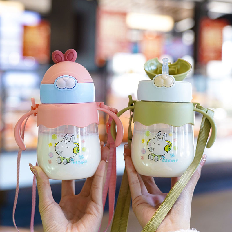 新款兒童吸管杯手柄背帶兩用水杯嬰幼兒寶寶學飲杯幼兒園喝水瓶