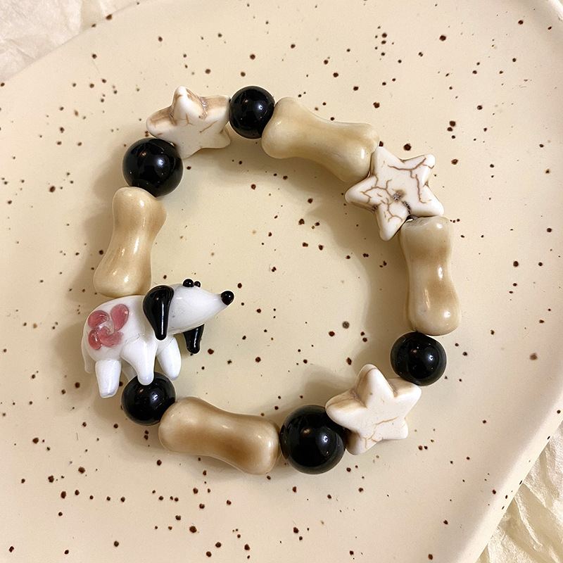 颜色分类图_一只小白狗