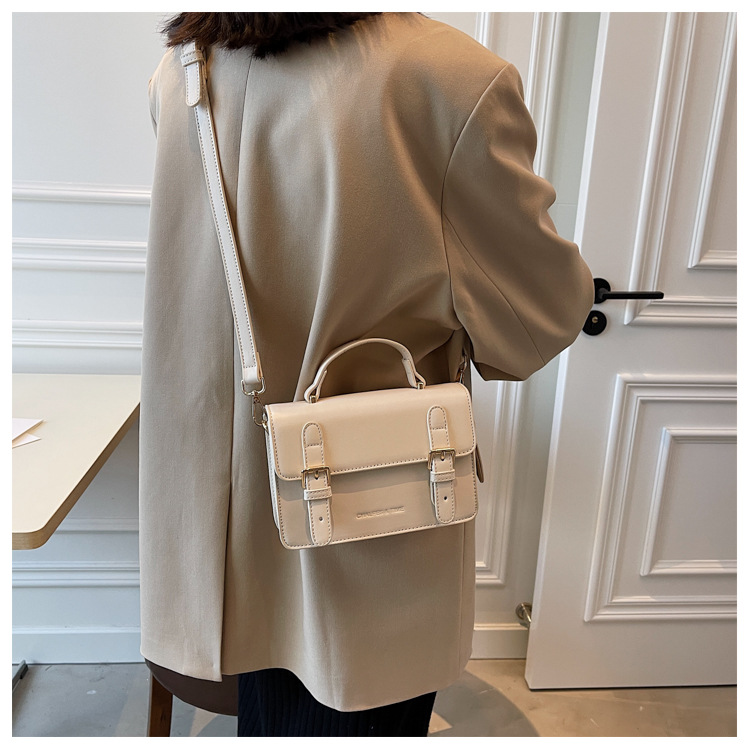 Simple Casual Handbag New Trendy Fashion All-match Shoulder Bag Autumn Messenger Bag display picture 8