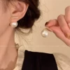 Retro earrings from pearl, light luxury style