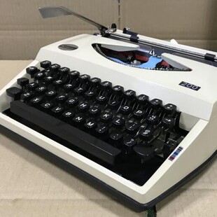 200 white old-fashioned English typewriter retro nostalgia can be used normally