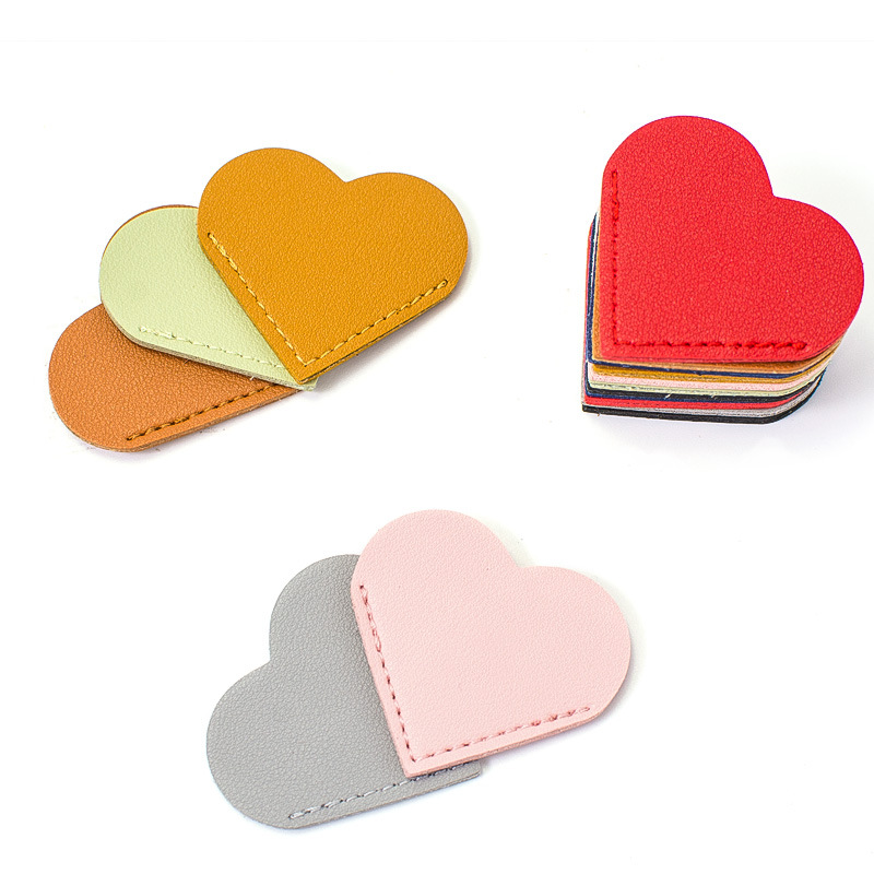 Creativo simple cuero amor marcador pu portátil libro página clip en forma de corazón marcador estudiante regalo esquina cubierta protectora