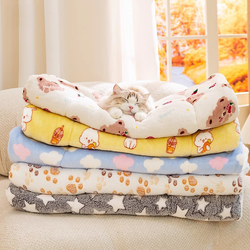 Gato otoño y invierno dibujos animados impresa franela de colcha de pelúcia perro pequeño edredón de peluche perro cuatro estaciones manta de mascotas universal