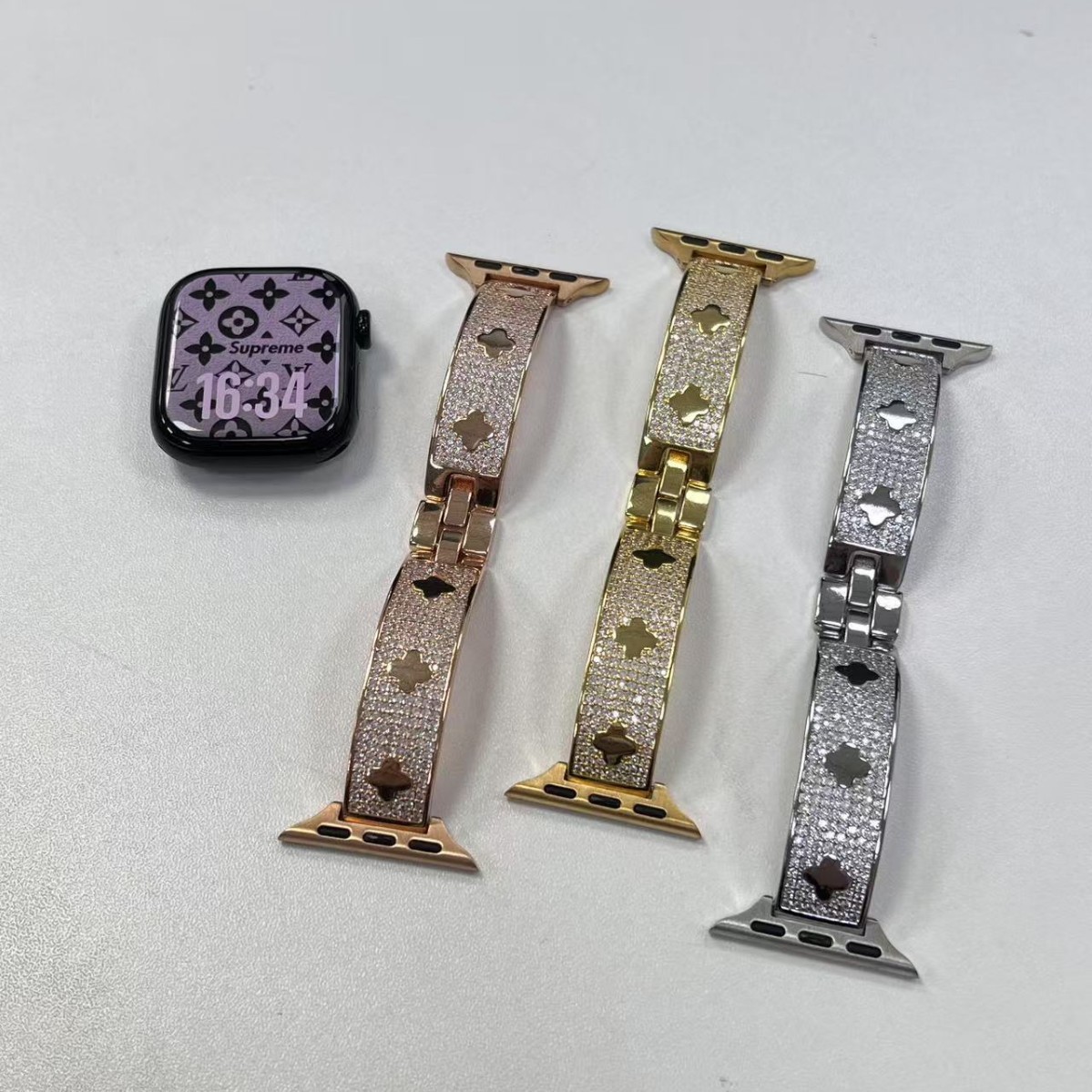 Gypsophila Four-Leaf Clover Bracelet Suitable for Watch Strap S10 Generation Apple Female Iwatch9/8765 Classy Summer