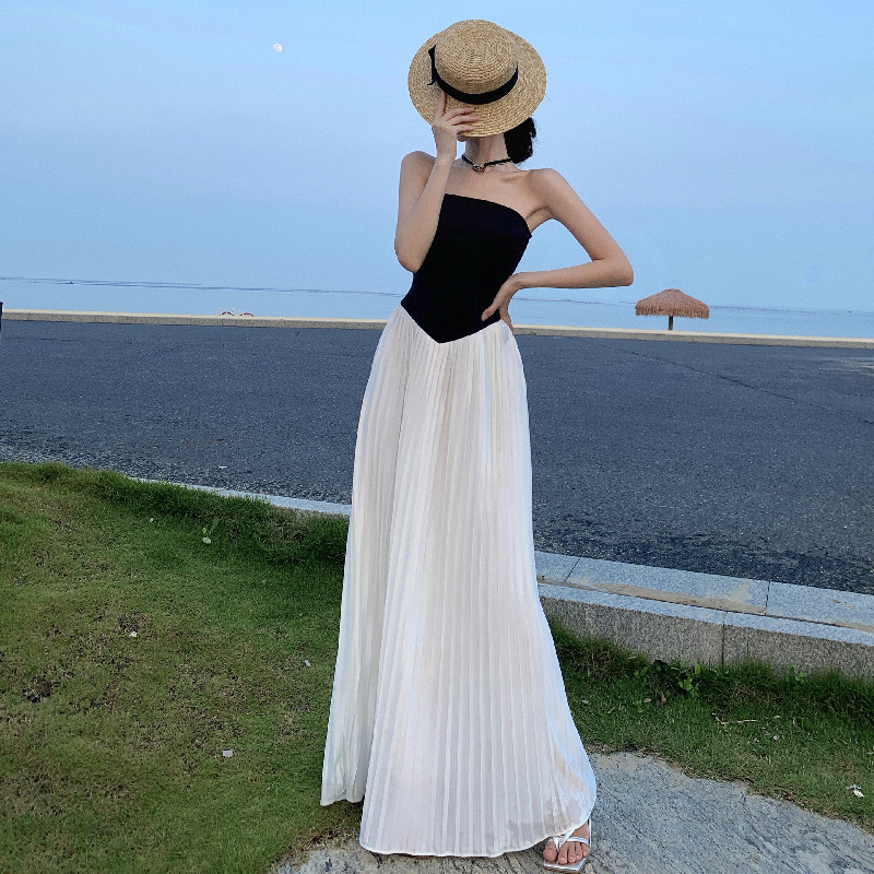 French Elegant Elegant Socialite off-shoulder Dress Women's Summer New Beautiful Stunning Strapless Stitching Pleated Dress