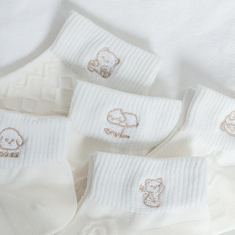 Calcetines de patrón oscuro para damas de verano delgados de algodón, calcetines de piel lindas bordadas, calcetines de mujer al por mayor.