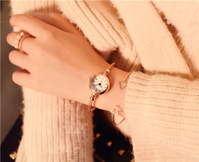 2024 Nuovo orologio da polso vintage fresco per studentesse, minimalista, compatto e con cinturino sottile_voghion.com